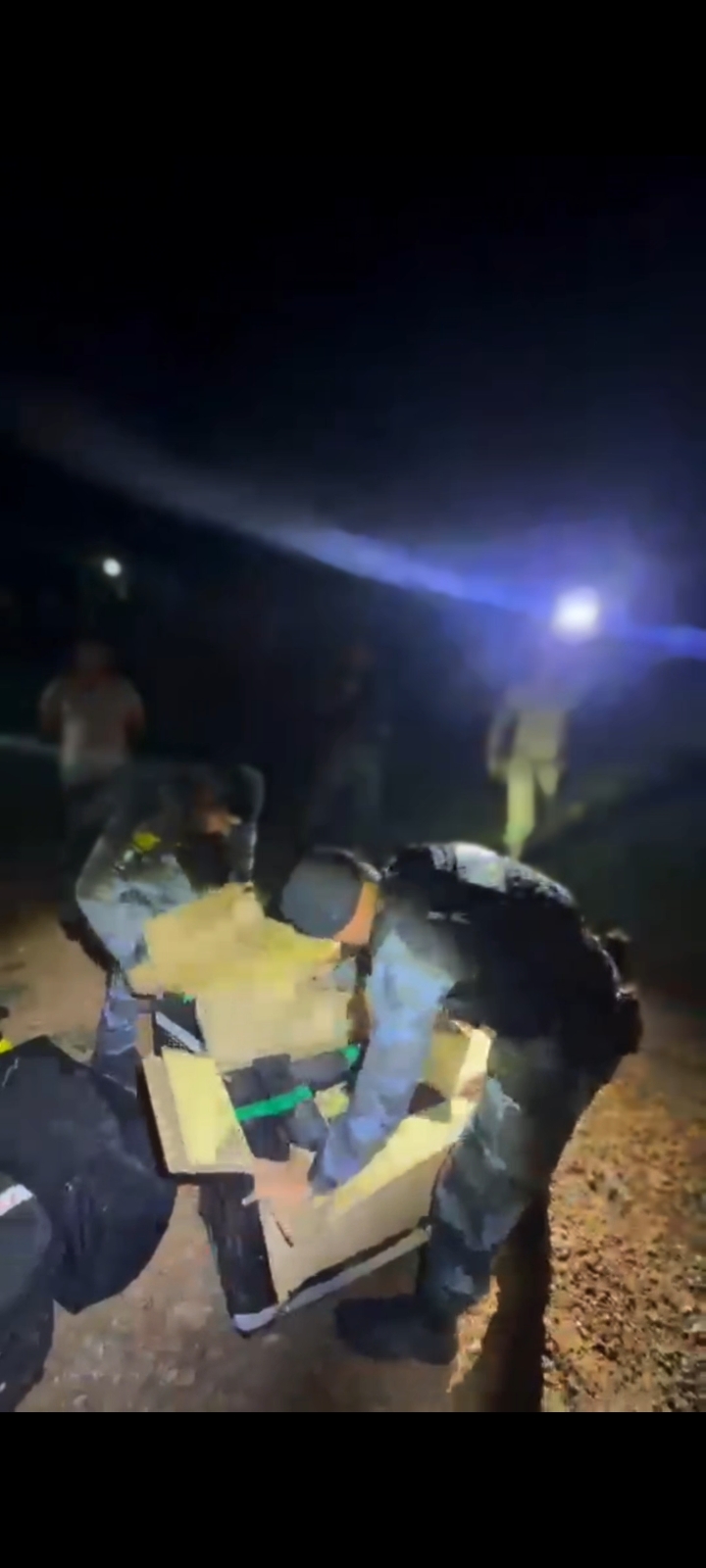 2º BPMCHOQUE e COD localizam carga de drogas de aproximadamente 141 kg durante bloqueio